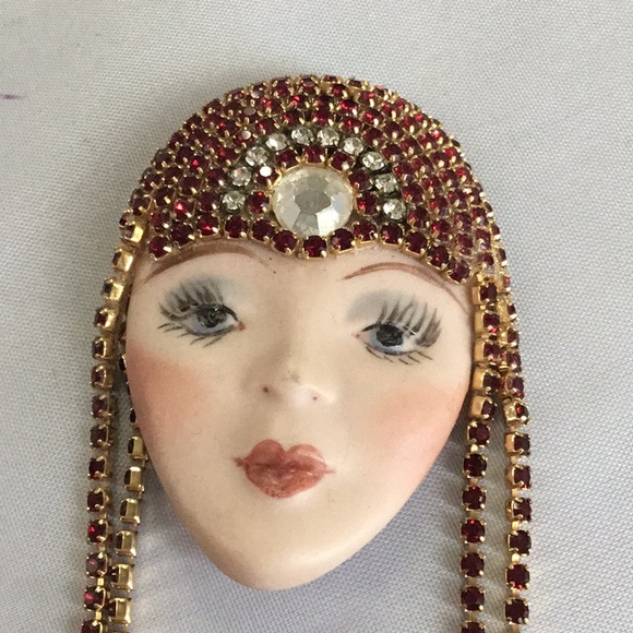 THE GREAT GATSBY ART DECO VINTAGE FLAPPER FACE MASK BROOCH - Picture 2 of 4
